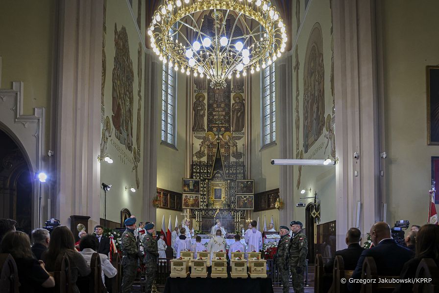 14_Karol_Nawrocki_uroczystosc_pogrzebowa_dzieci_ofiar_niemieckiego_obozu_Lodz_20260910_GJB_3073.jpg