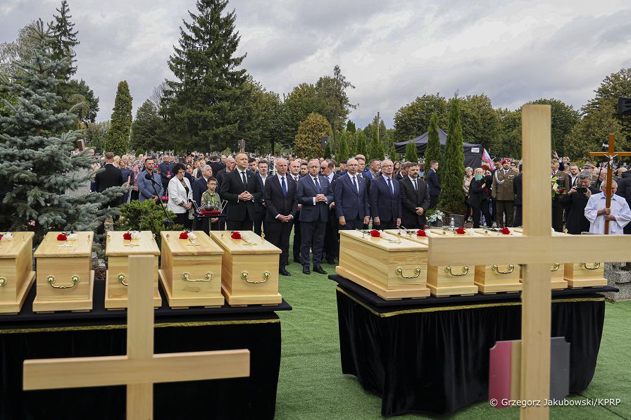 35_Karol_Nawrocki_uroczystosc_pogrzebowa_dzieci_ofiar_niemieckiego_obozu_Lodz_20260910_GJB_3406.jpg