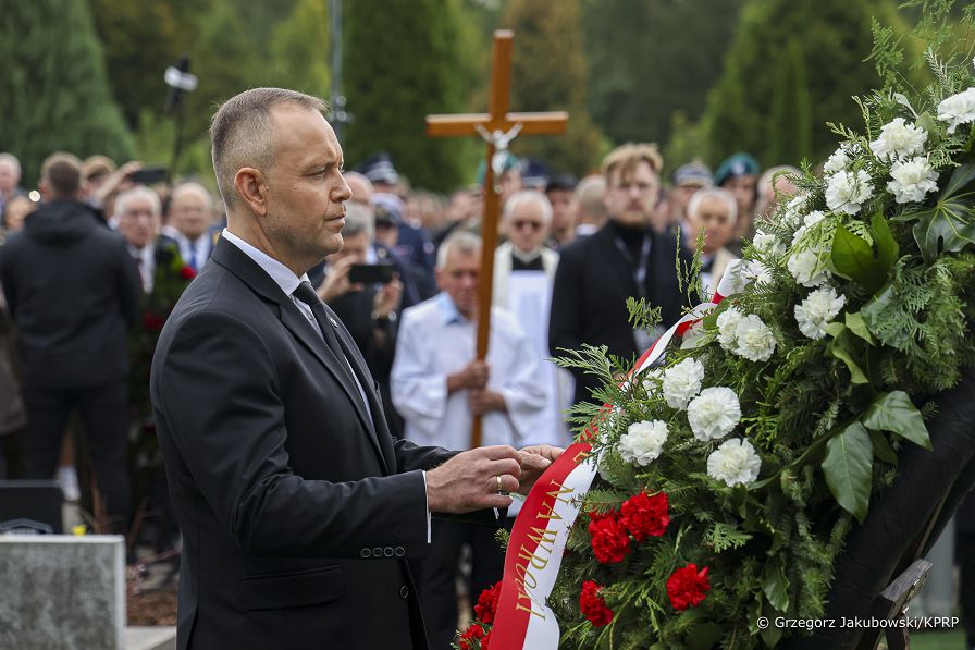 41_Karol_Nawrocki_uroczystosc_pogrzebowa_dzieci_ofiar_niemieckiego_obozu_Lodz_20260910_GJB_3430.jpg