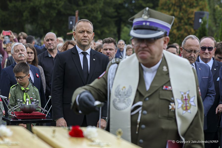 39_Karol_Nawrocki_uroczystosc_pogrzebowa_dzieci_ofiar_niemieckiego_obozu_Lodz_20260910_GJA_7077.jpg