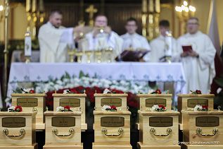 11_Karol_Nawrocki_uroczystosc_pogrzebowa_dzieci_ofiar_niemieckiego_obozu_Lodz_20260910_GJA_6345.jpg