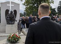 29_Karol_Nawrocki_uroczystosc_pogrzebowa_dzieci_ofiar_niemieckiego_obozu_Lodz_20260910_GJB_3332.jpg