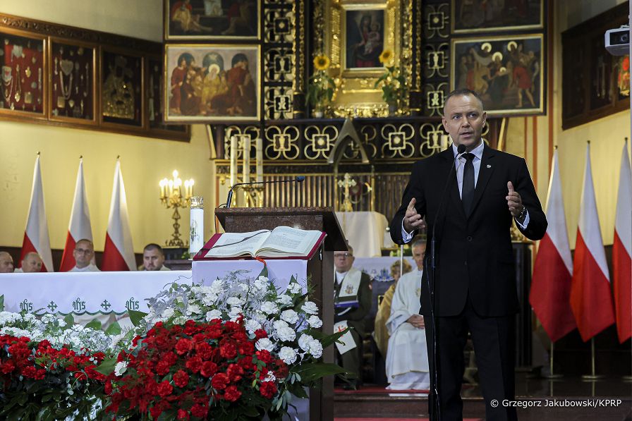 16_Karol_Nawrocki_uroczystosc_pogrzebowa_dzieci_ofiar_niemieckiego_obozu_Lodz_20260910_GJA_6383.jpg
