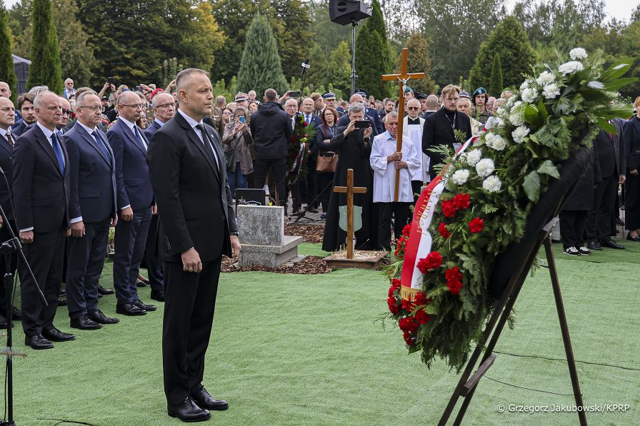 40_Karol_Nawrocki_uroczystosc_pogrzebowa_dzieci_ofiar_niemieckiego_obozu_Lodz_20260910_GJB_3426.jpg