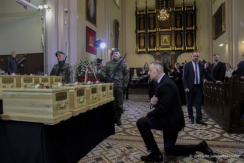 02_Karol_Nawrocki_uroczystosc_pogrzebowa_dzieci_ofiar_niemieckiego_obozu_Lodz_20260910_GJB_2908.jpg