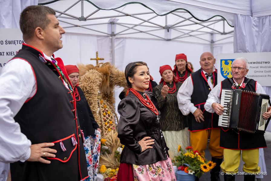 024_Prezydentowa_Marta_Nawrocka_Konkurs_najladniejszy_wieniec_dozynkowy _20260912_AS213533.jpg