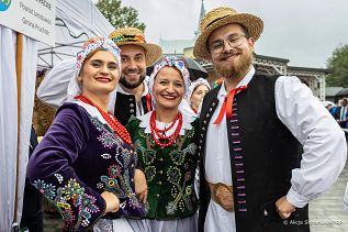 017_Prezydentowa_Marta_Nawrocka_Konkurs_najladniejszy_wieniec_dozynkowy _20260912_AS211408.jpg