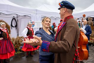 028_Prezydentowa_Marta_Nawrocka_Konkurs_najladniejszy_wieniec_dozynkowy _20260912_AS213668.jpg