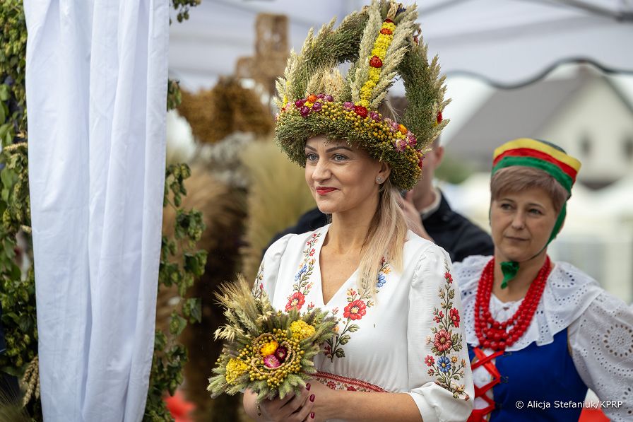 008_Prezydentowa_Marta_Nawrocka_Konkurs_najladniejszy_wieniec_dozynkowy _20260912_AS1_8525.jpg