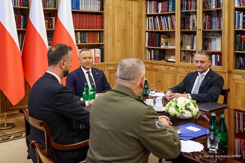 003_Prezydent_Karol_Nawrocki_spotkanie_Minister_Obrony_Narodowej_Wladyslaw_Kosiniak_Kamysz_20260918_MB1_3557.jpg