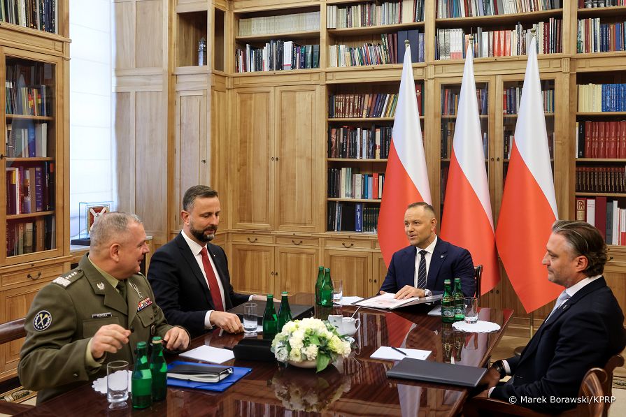 002_Prezydent_Karol_Nawrocki_spotkanie_Minister_Obrony_Narodowej_Wladyslaw_Kosiniak_Kamysz_20260918_MB1_3535.jpg