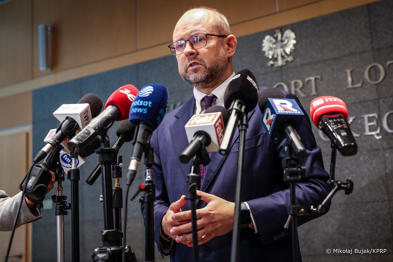 001_Minister_Marcin_Przydacz_briefing_wylot_USA_20260918_MWB18751.jpg