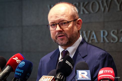002_Minister_Marcin_Przydacz_briefing_wylot_USA_20260918_MWB24697.jpg