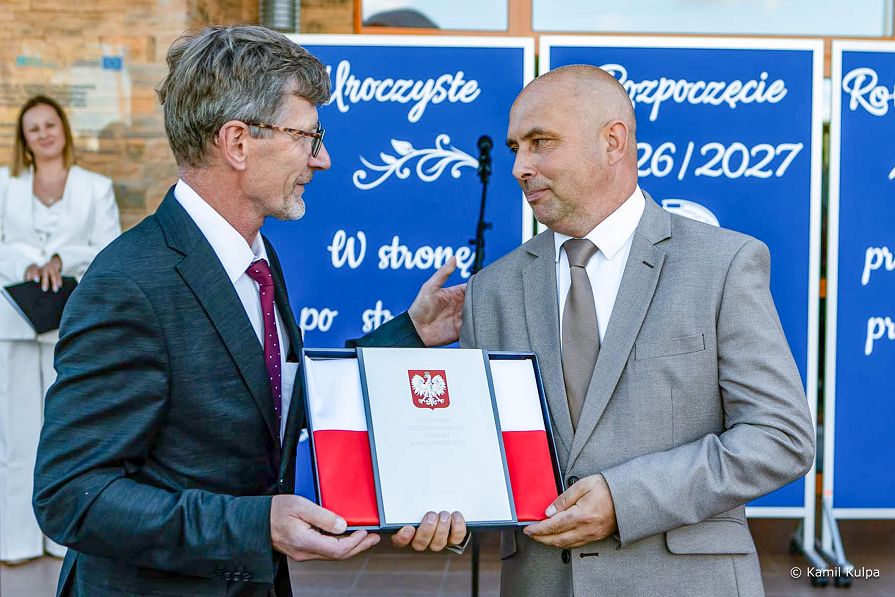 003_Doradca_Dariusz_Dudek_nadanie_imienia_siostry_Anieli_Siwy_szkole_podstawowej_Wolka_Grodziska_20260902_21.jpg