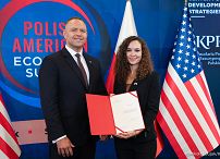 037_A_Prezydent Karol Nawrocki_Ceremonia wręczenia odznaczeń państwowych w Instytucie Pileckiego_22-09-2026_MWB15462.jpg.JPG