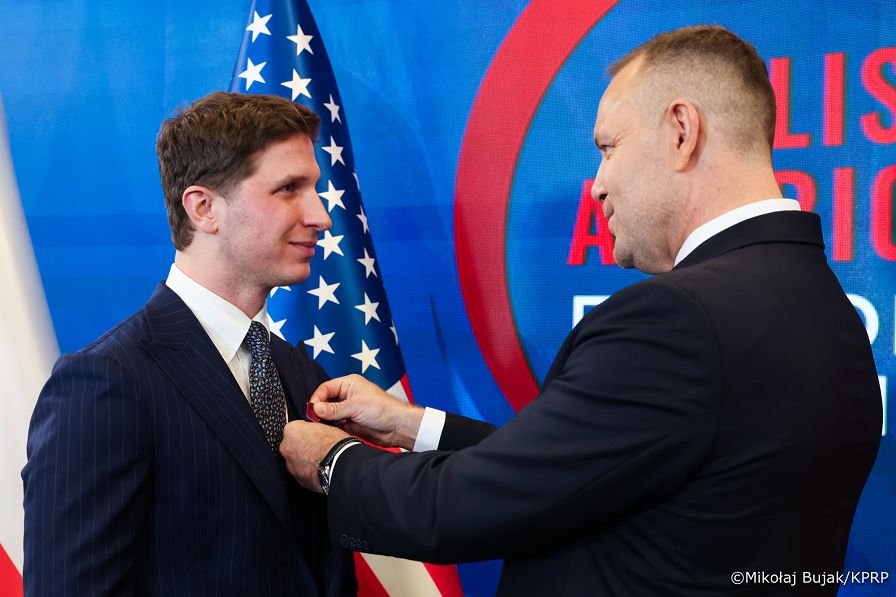 041_A_Prezydent Karol Nawrocki_Ceremonia wręczenia odznaczeń państwowych w Instytucie Pileckiego_22-09-2026_MWB15510.jpg.JPG
