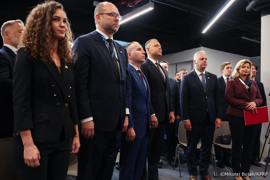 033_A_Prezydent Karol Nawrocki_Ceremonia wręczenia odznaczeń państwowych w Instytucie Pileckiego_22-09-2026_MWB15408.jpg.JPG