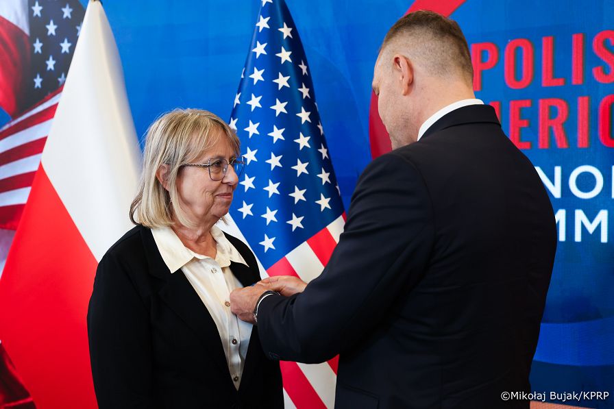 039_A_Prezydent Karol Nawrocki_Ceremonia wręczenia odznaczeń państwowych w Instytucie Pileckiego_22-09-2026_MWB15482.jpg.JPG