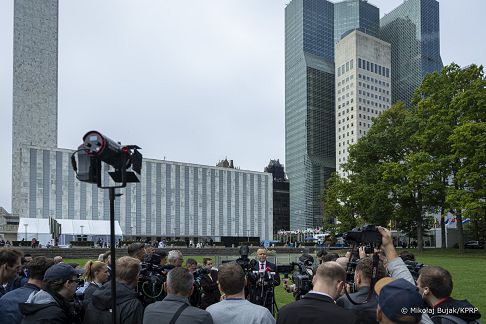 022_Karol_Nawrocki_81_sesja_UNGA_wypowiedz_media_NY_20260922_MWB28963.jpg