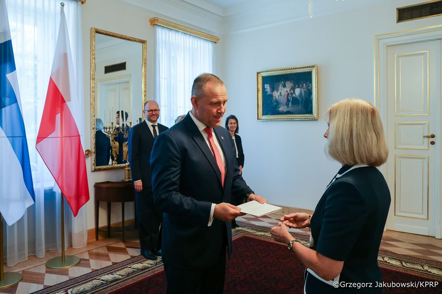 040_Prezydent Karol Nawrocki_Listy uwierzytelniające_JE Pan Jonathan Conlon, JE Pani Maimo Henriksson, Ambasador Republiki Finlandii w RP_28-09-2026_GJB_4069.jpg.JPG