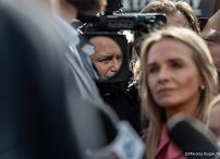 009_Prezydent Karol Nawrkic_Wypowiedź dla mediów przed Pałacem Prezydenckim_MWB27947.jpg.JPG
