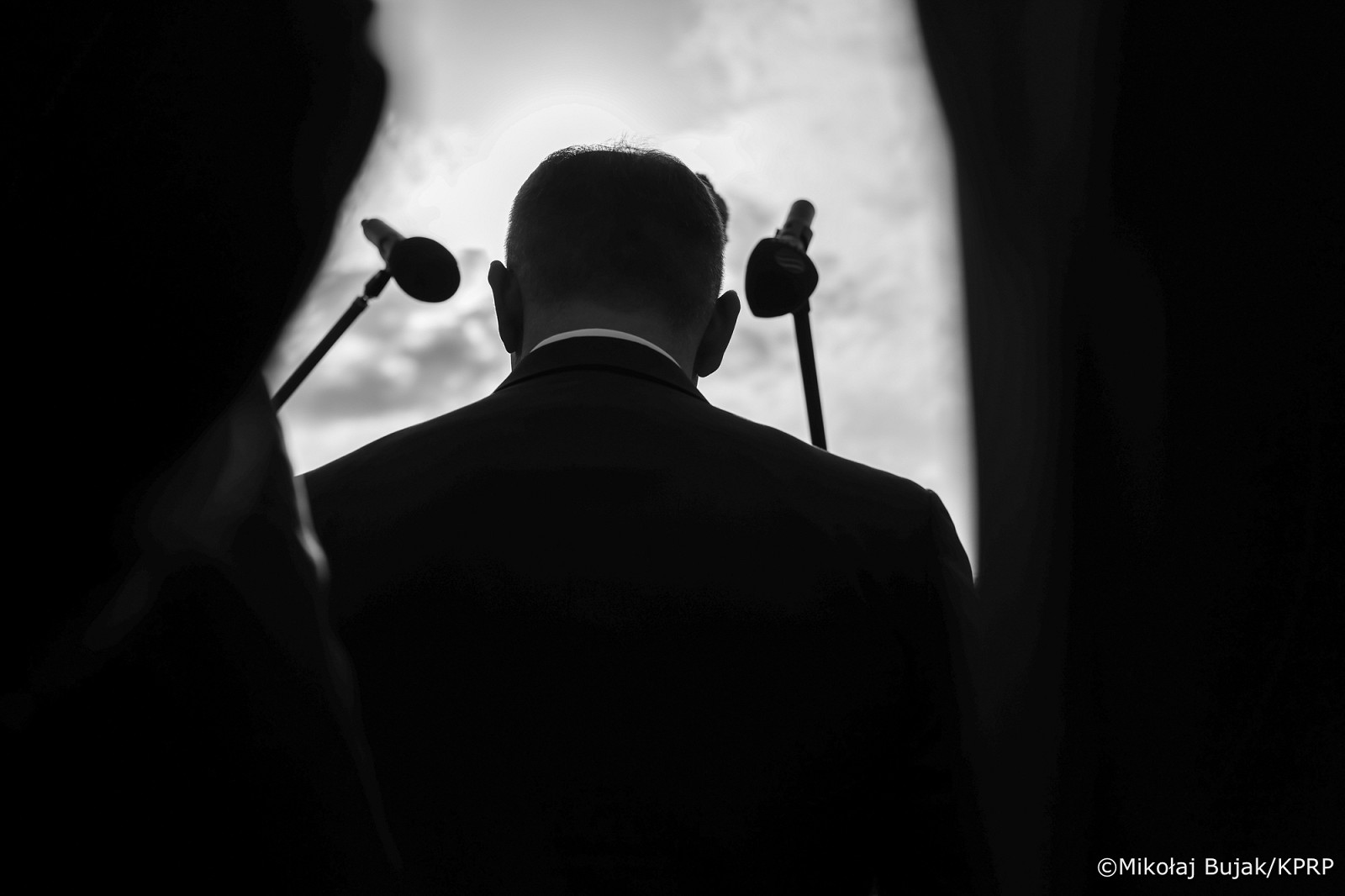 012_Prezydent Karol Nawrkic_Wypowiedź dla mediów przed Pałacem Prezydenckim_MWB19272.jpg.JPG [540.66 KB]