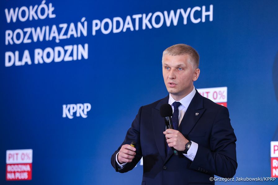 022_Konferencja wokół rozwiązań podatkowych dla rodzin_04-09-2026_GJB_9983.jpg.JPG
