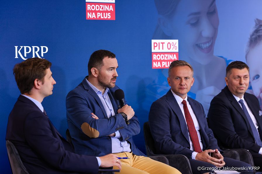 012_Konferencja wokół rozwiązań podatkowych dla rodzin_04-09-2026_GJB_3682.jpg.JPG