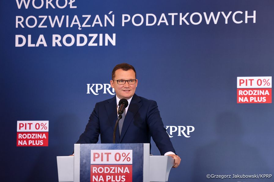002_Konferencja wokół rozwiązań podatkowych dla rodzin_04-09-2026_GJB_3207.jpg.JPG