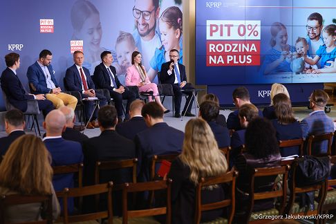 015_Konferencja wokół rozwiązań podatkowych dla rodzin_04-09-2026_GJB_3836.jpg.JPG