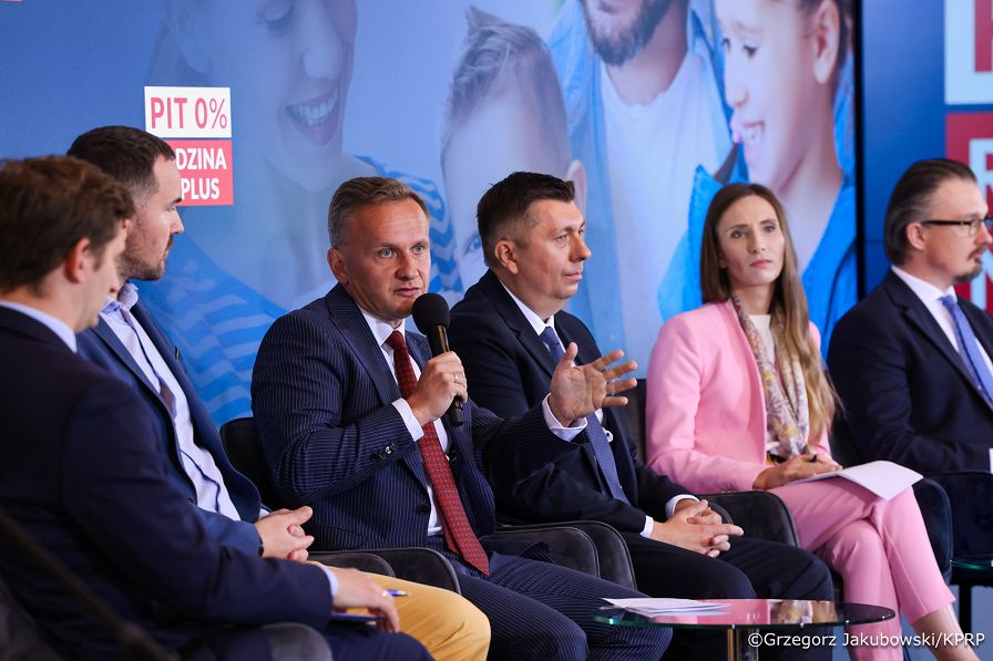 016_Konferencja wokół rozwiązań podatkowych dla rodzin_04-09-2026_GJB_3727.jpg.JPG
