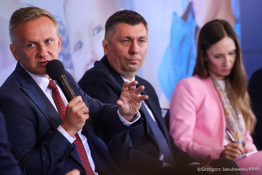 019_Konferencja wokół rozwiązań podatkowych dla rodzin_04-09-2026_GJB_3978.jpg.JPG