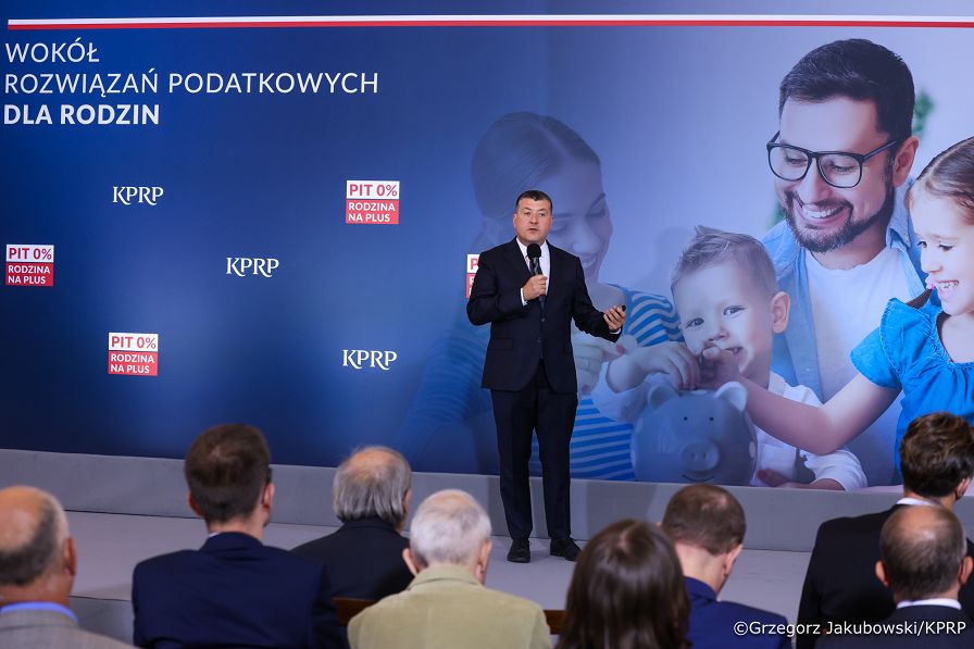 010_Konferencja wokół rozwiązań podatkowych dla rodzin_04-09-2026_GJB_3636.jpg.JPG