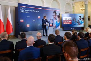 004_Konferencja wokół rozwiązań podatkowych dla rodzin_04-09-2026_GJA_5303.jpg.JPG